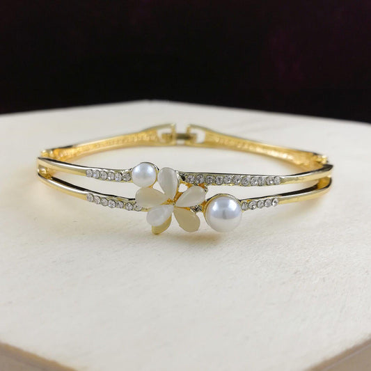 Elegant Gold-Plated Pearl Flower Bracelet